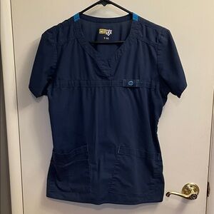 WonderWink Women’s Blue Scrub Top and Matching Pants Set. Flex material.